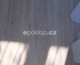 Zavřený poklop pro vinylovou podlahu