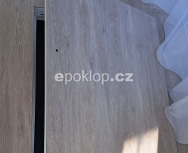 Pootevřený poklop pro vinylovou podlahu