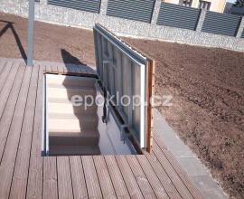 Otevřený poklop na terase