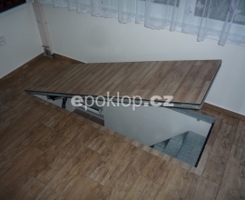 Poklop s panty na kratší straně